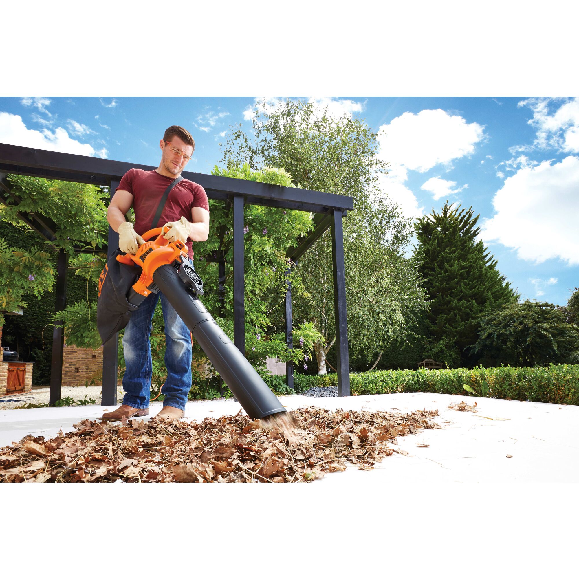 2500W Leaf Blower and Vacuum BLACK DECKER